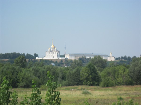 Вид на Успенский и Дмитриевский соборы